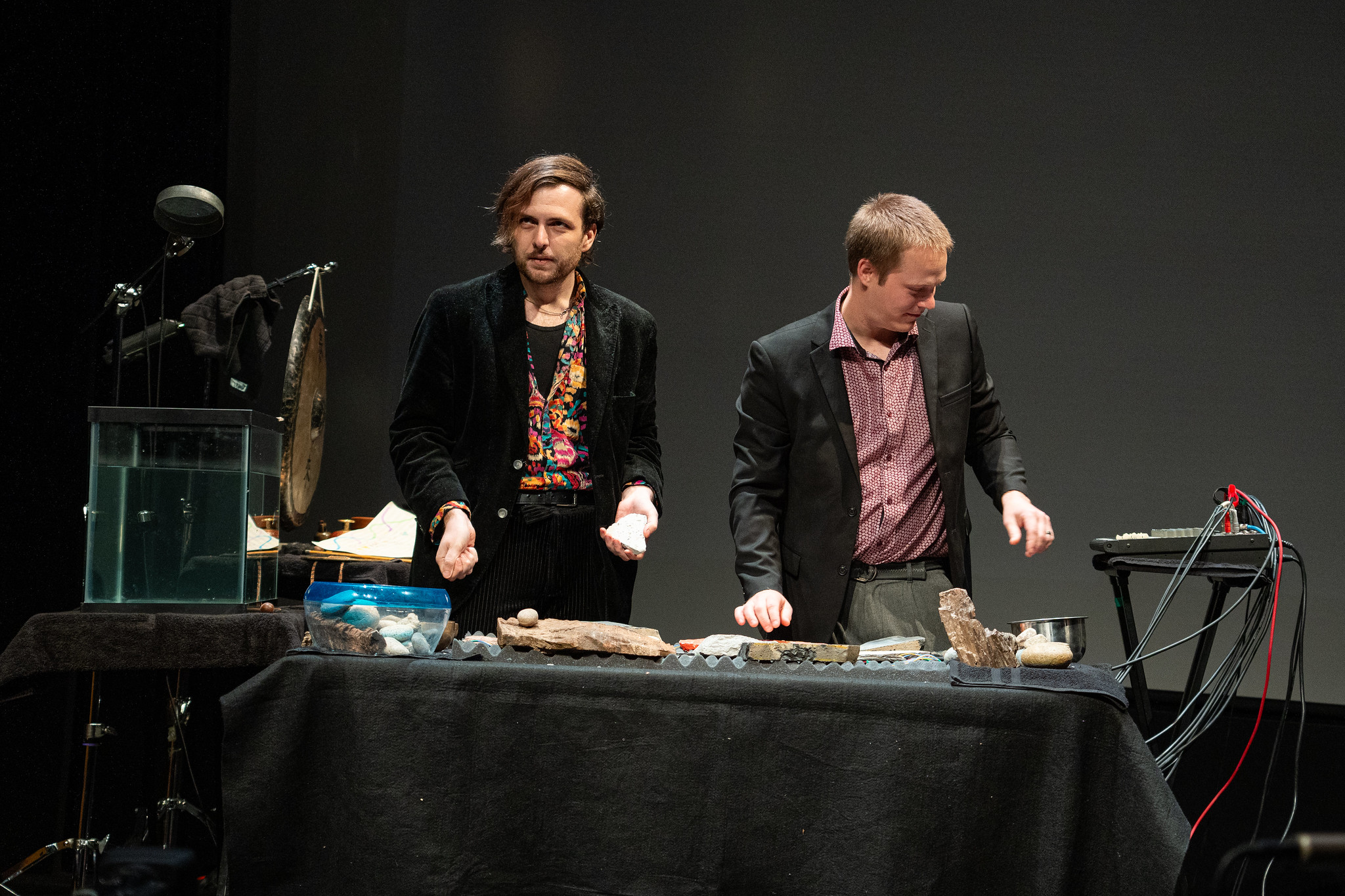 Mitchell Carlstrom performing amplified stones in Reading Mantle Petrology.